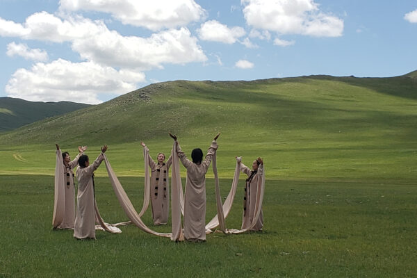 Nomad Wave -Performance with the participation of artists and locals